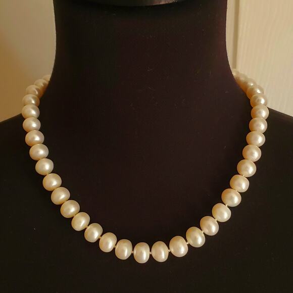 Cultured Pearl Strand Necklace Japan Mother of Pearl Clasp Classic Hand Knotted - Picture 5 of 11
